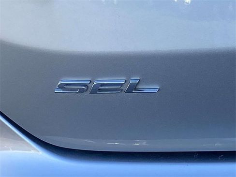 Used 2023 Ford Edge SEL image 12