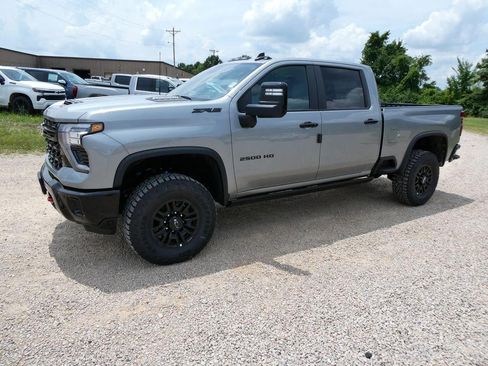 New 2026 Chevrolet Silverado 2500 ZR2 w/ LPO, Dark Essentials Package AWD/4WD image 8