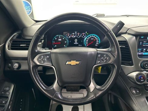 Used 2017 Chevrolet Suburban LT RWD image 23