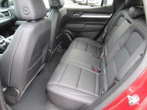 Used 2025 GMC Terrain Elevation w/ Elevation Premium Package image 29