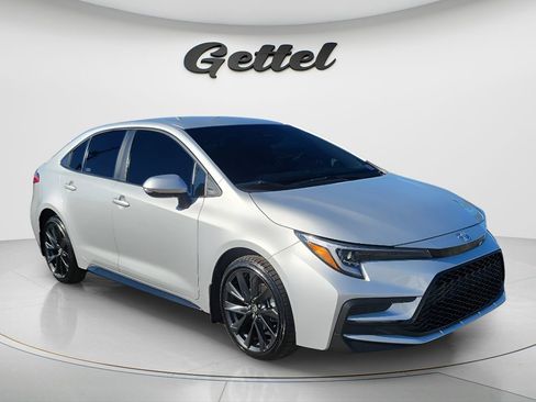 Used 2025 Toyota Corolla SE image 2