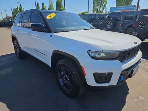 Used 2025 Jeep Grand Cherokee Trailhawk w/ Advanced Protech Group II AWD/4WD image 7