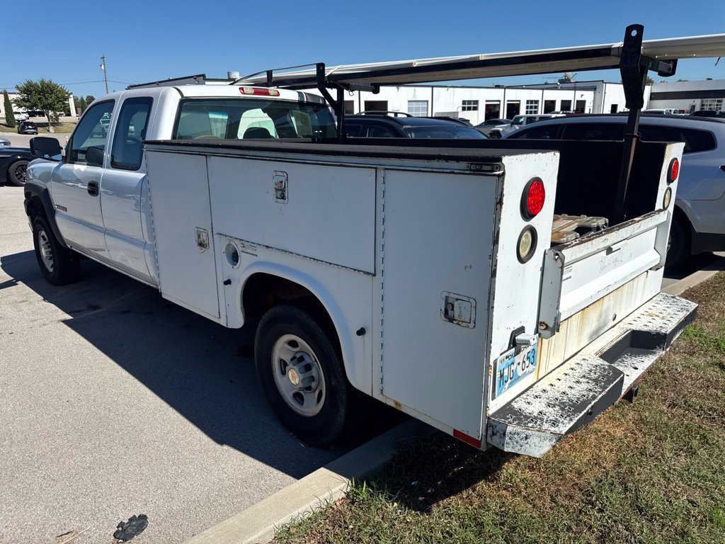 Used 2005 Chevrolet Silverado 2500 W/T w/ Skid Plate Package AWD/4WD image 4