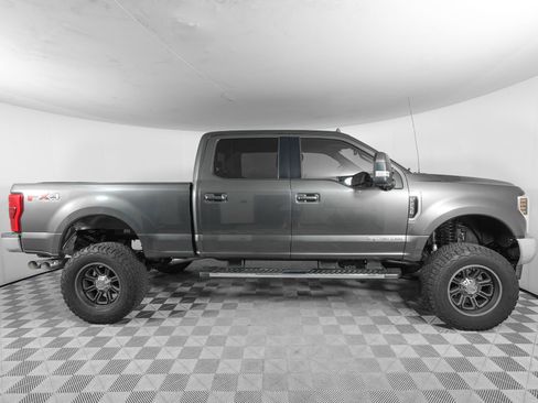 Used 2019 Ford F250 Lariat w/ Lariat Value Package AWD/4WD image 2