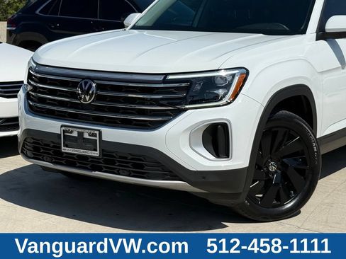 Used 2024 Volkswagen Atlas SE w/ Black Wheel Package FWD image 2