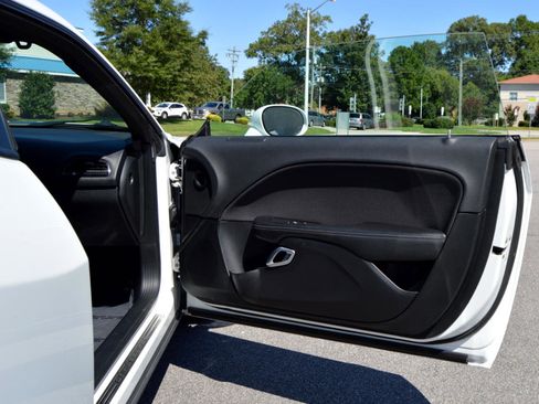 Used 2018 Dodge Challenger SXT image 14