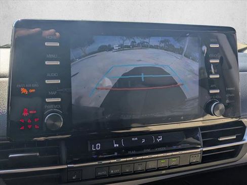 Used 2021 Toyota Sienna XLE image 12