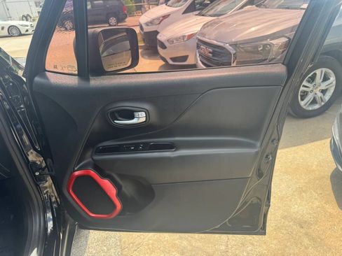 Used 2019 Jeep Renegade Trailhawk AWD/4WD image 10