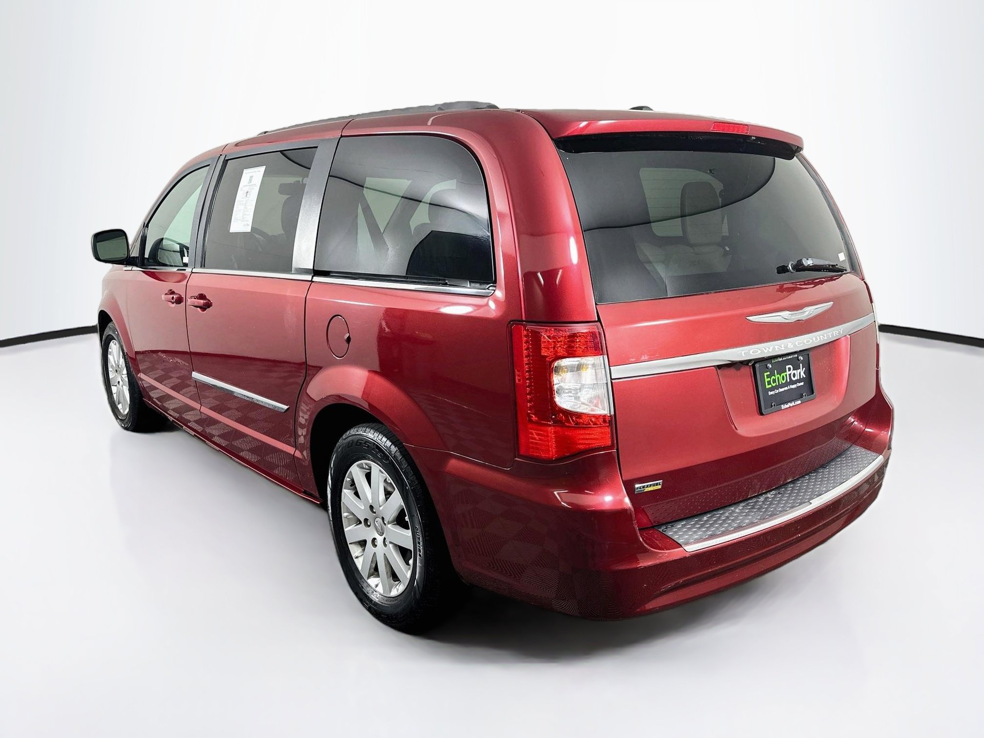 Used 2016 Chrysler Town & Country Touring FWD image 5