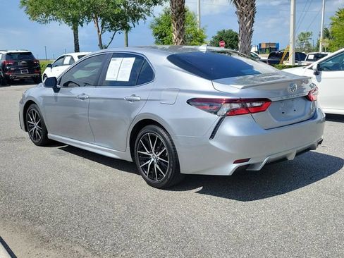 Used 2022 Toyota Camry SE FWD image 3