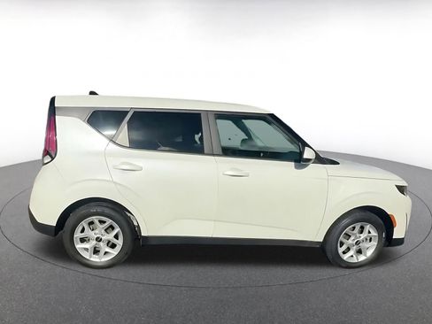 Used 2025 Kia Soul LX w/ LX Technology Package image 16