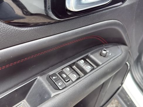 Used 2025 Jeep Compass Trailhawk AWD/4WD image 17