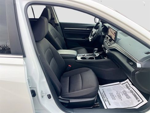 Used 2023 Nissan Altima 2.5 SV w/ SV Premium Package image 28