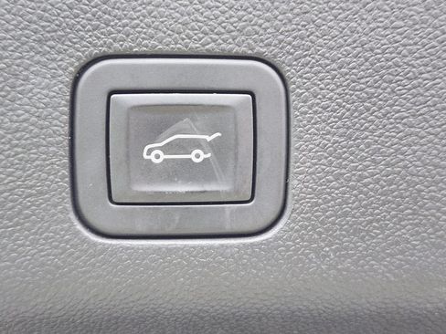 Certified 2025 Chevrolet Suburban LT AWD/4WD image 16