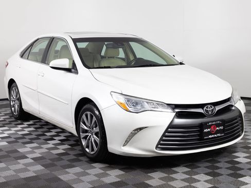 Used 2017 Toyota Camry XLE w/ Advanced Technology Package FWD image 11