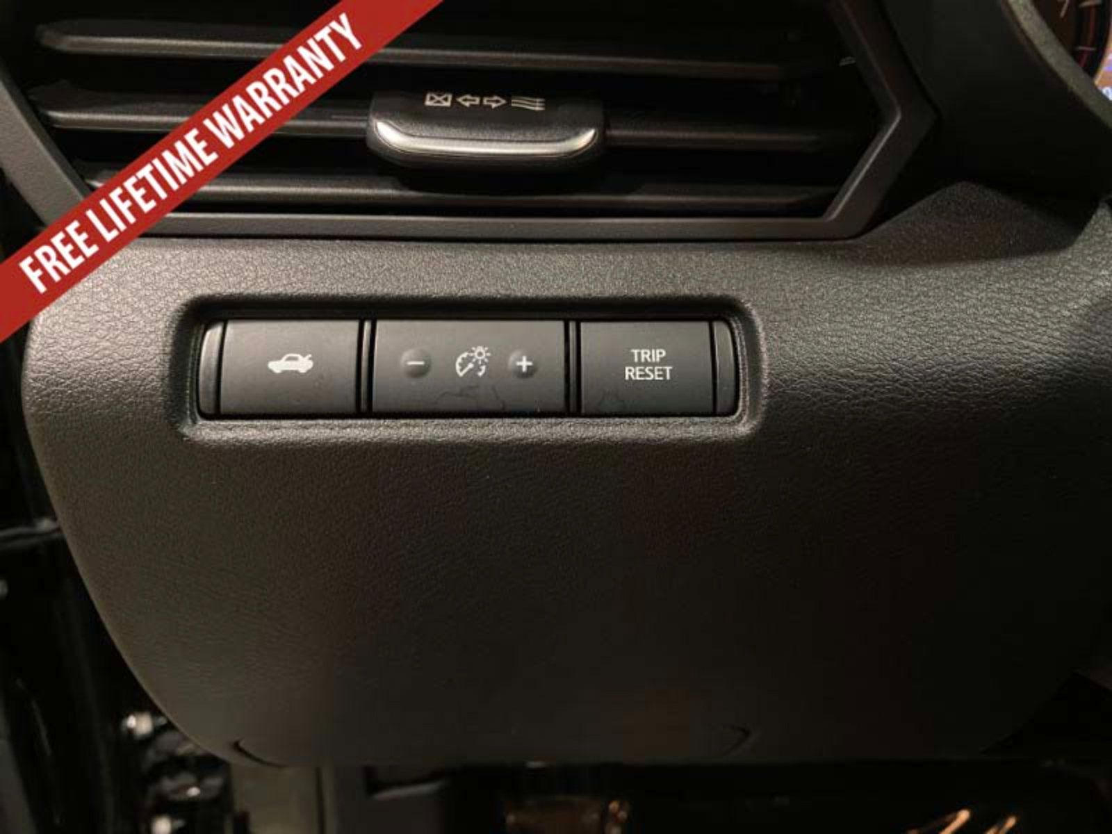 Used 2025 Nissan Altima 2.5 SV AWD/4WD image 34