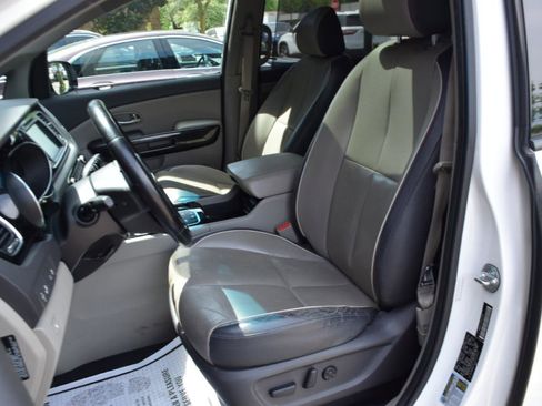 Used 2015 Kia Sedona SX FWD image 33