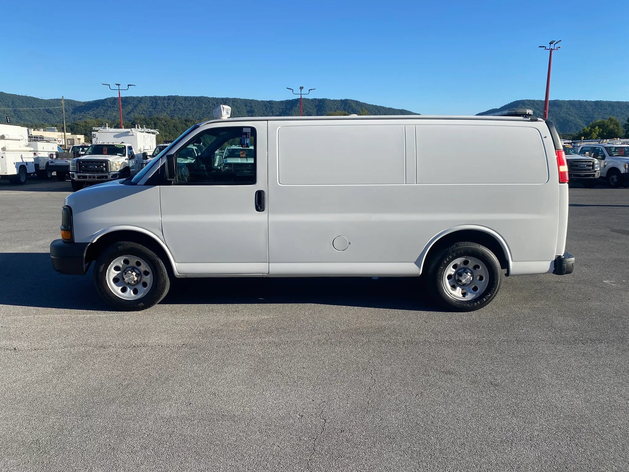 Used 2014 Chevrolet Express 1500 AWD image 5