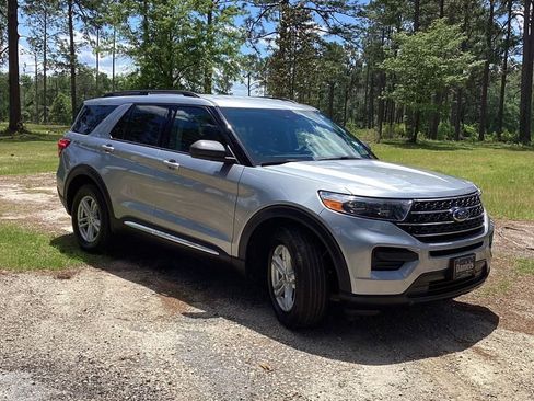 Used 2020 Ford Explorer XLT w/ Class III Trailer Tow Package RWD image 5