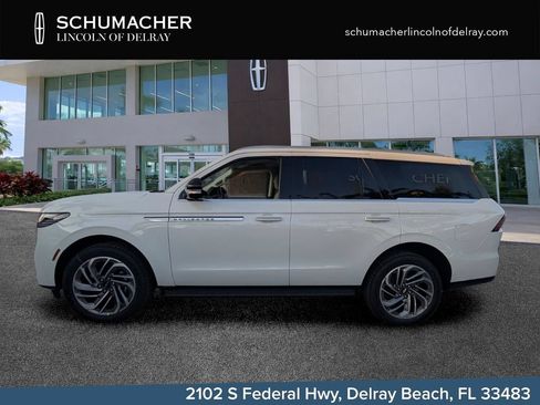 New 2026 Lincoln Navigator Premiere AWD/4WD image 4