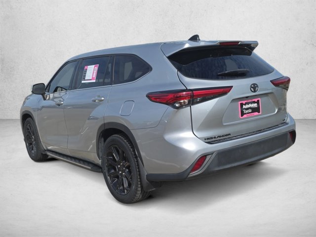 Used 2022 Toyota Highlander LE FWD image 8