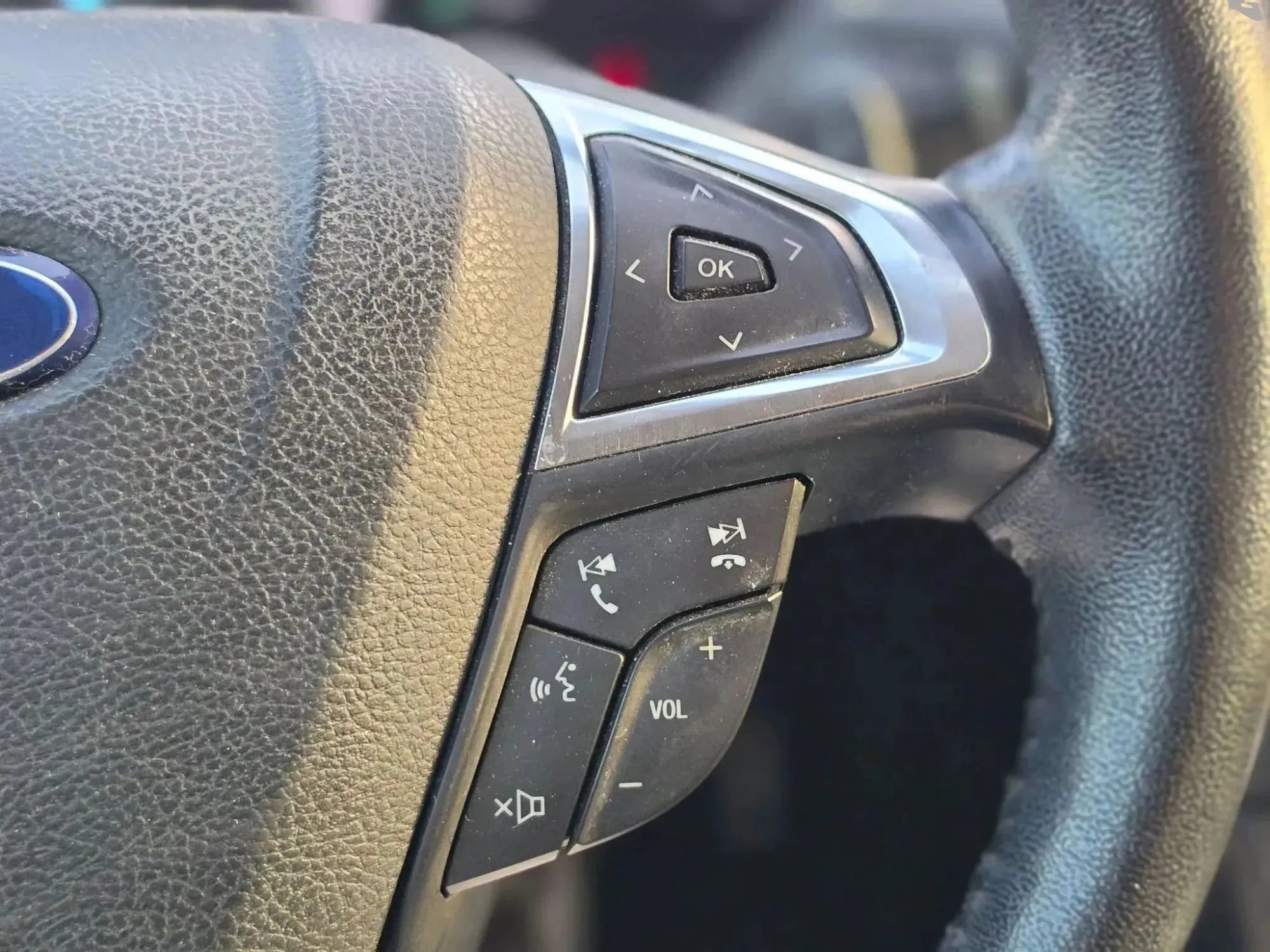 Used 2017 Ford Fusion SE w/ Fusion SE Technology Package FWD image 23