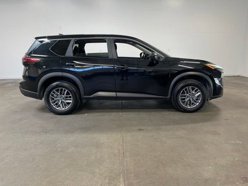 Used 2024 Nissan Rogue S FWD image 2