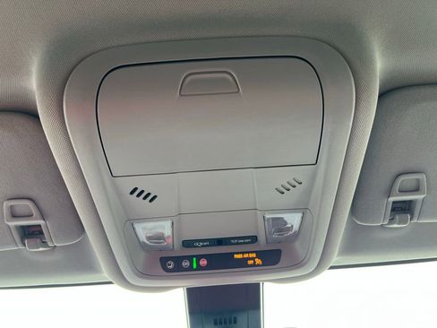 Used 2021 Chevrolet Equinox LT image 34