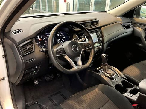 Used 2018 Nissan Rogue SV FWD image 17