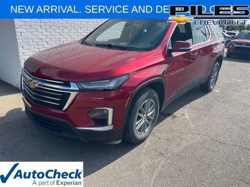 Used 2023 Chevrolet Traverse LT FWD image 1