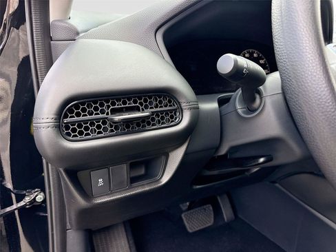 Certified 2026 Honda HR-V LX image 11