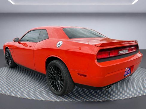 Used 2009 Dodge Challenger R/T RWD image 4