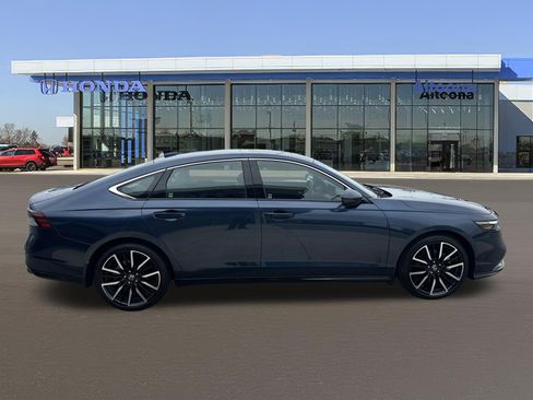 Used 2025 Honda Accord Touring image 5
