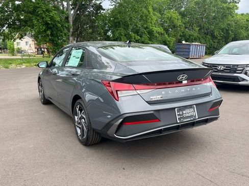 Used 2025 Hyundai Elantra Sport image 7