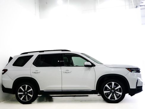 Used 2023 Honda Pilot Touring image 5