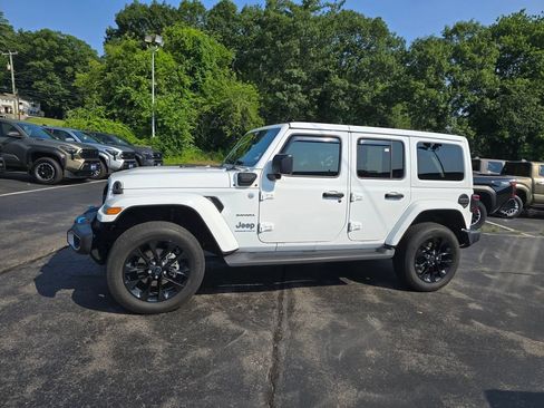 Used 2024 Jeep Wrangler Unlimited Sahara w/ Safety Group AWD/4WD image 3