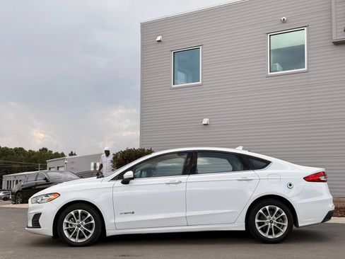 Used 2019 Ford Fusion SE FWD image 9
