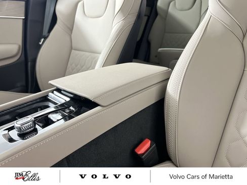 New 2025 Volvo XC90 B5 Core w/ Climate Package image 23