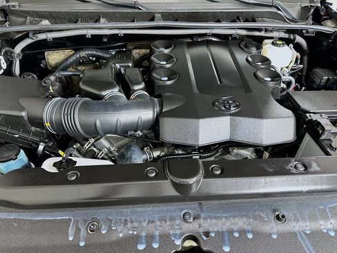 Certified 2024 Toyota 4Runner TRD Off-Road image 29