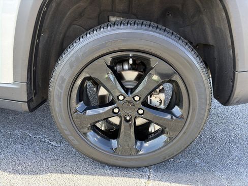 Used 2023 Jeep Grand Cherokee Altitude image 18