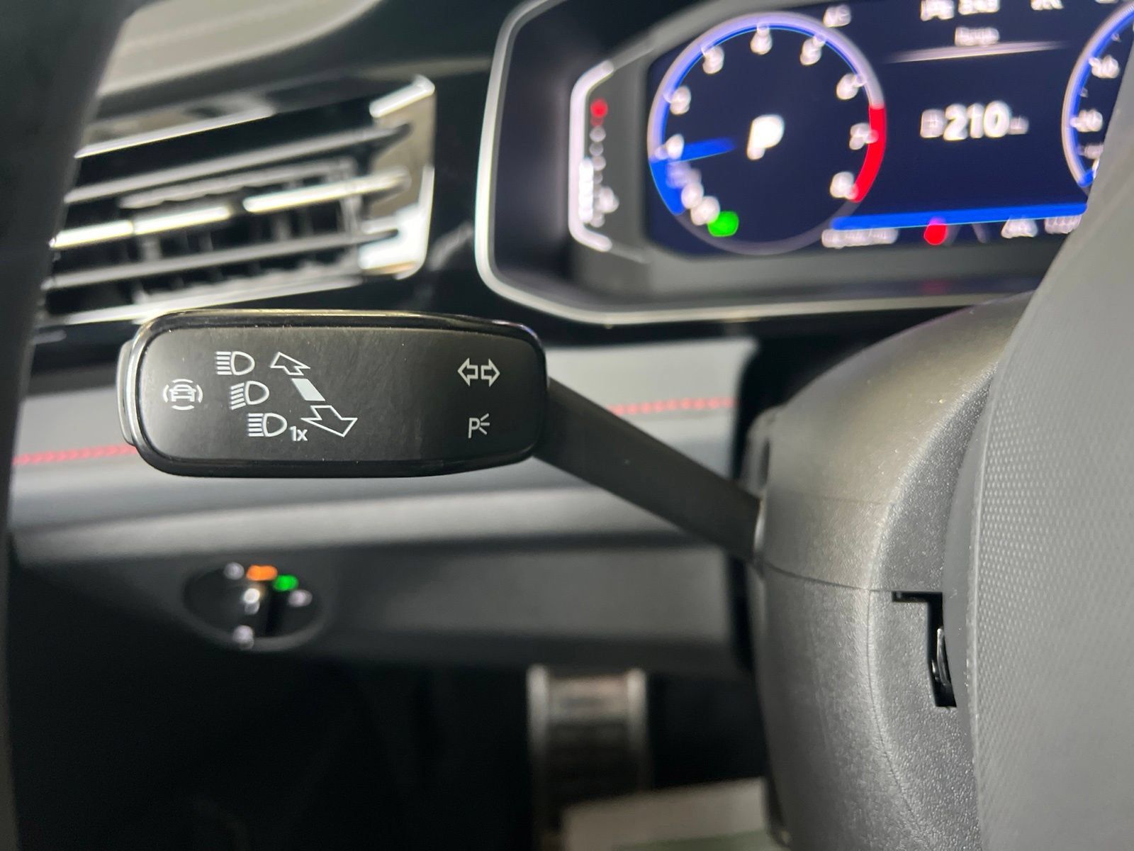 Certified 2025 Volkswagen Jetta GLI Autobahn FWD image 25