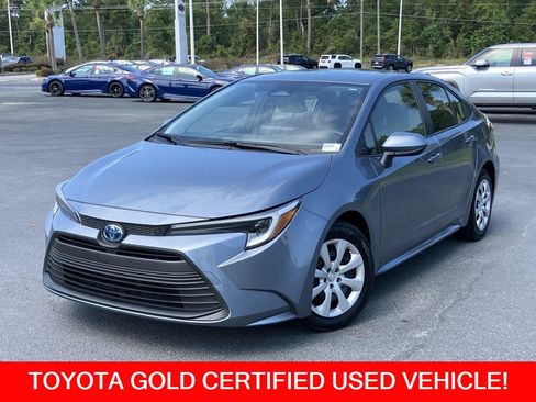Used 2025 Toyota Corolla LE FWD image 1