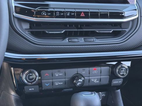 New 2026 Jeep Compass Latitude AWD/4WD image 22
