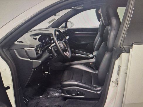 Used 2024 Porsche Macan 4 Electric AWD/4WD image 8