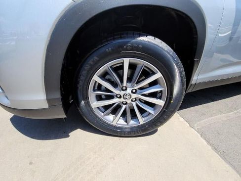 Used 2019 Toyota Highlander XLE FWD image 34