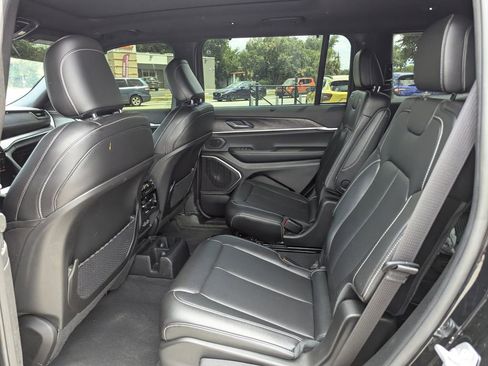 Used 2025 Jeep Grand Cherokee L Limited w/ Luxury Tech Group II RWD image 17