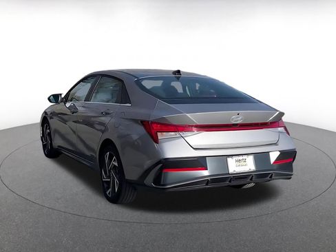 Used 2025 Hyundai Elantra SEL image 11