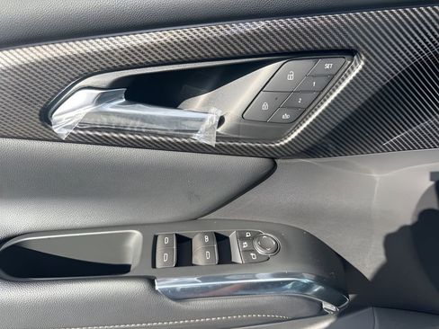 Used 2025 Chevrolet Traverse High Country image 34