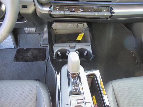 Used 2025 Toyota Prius XLE image 20