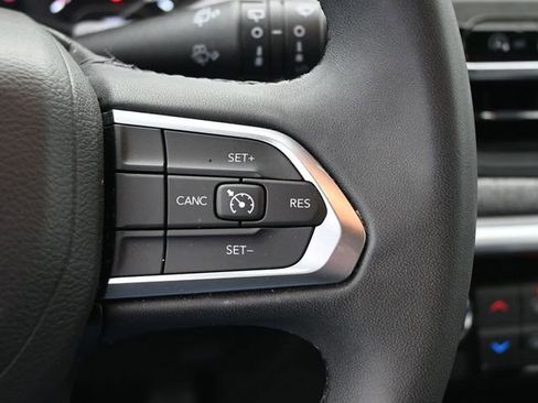 Used 2024 Jeep Compass Latitude image 31